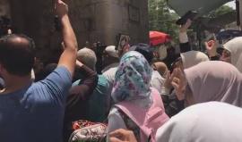 #شاهد | مسيرة نسائية رافضة للبوابات الإلكترونية في البلدة القديمة في القدس المحتلة. 
#اغضب_للأقصى 
#البوابات_لا