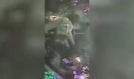 فيديو يظهر مسلح لحظة مهاجمته "ملهى ليلي" في اسطنبول وهو يرتدي زي "بابا نويل" قتل خلال الهجوم 39 شخصا وأصيب نحو 70