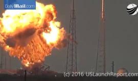 #شاهد .. لحظة انفجار الصاروخ الذي كان يعد لحمل القمر الصناعي الصهيوني " عاموس 6 " ووضعه في مساره حول الارض وذلك في قاعدة بولاية فلوريدا الأمريكية .