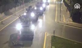 الأناضول تنشر فيديو لأحد الأتراك يحاول إيقاف رتل دبابات شارك في المحاولة الإنقلابية الفاشلة في ��تركيا �مؤخرا