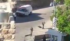 الاحتلال يطلق النار صوب شاب فلسطيني في محيط الحرم الإبراهيمي في الخليل ويتركه ينزف في المكان