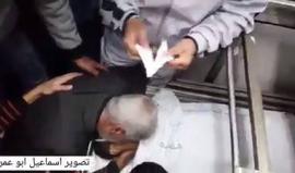 #مؤثر | "سيبوني الله يرضى عليكم" والد الشهيد محمود المصري يودع نجله الذي استشهد برصاص الاحتلال شرق خانيوس جنوب قطاع غزة.

#جمعة_النفير_للقدس
#القدس_عاصمه_فلسطين_الابديه