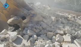 انتشال عالقين من تحت الأنقاض عقب قصف جوي استهدف بلدة أورم الكبرى بريف #حلب الغربي
وكالة ثقة