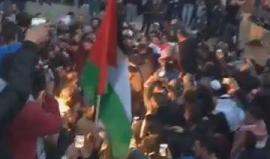 #شاهد | دفن الشهيد #باسل_الأعرج في مقبرة العائلة بقرية الولجة قضاء بيت لحم بعد انتهاء مراسم التشييع قبل قليل .