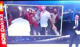 #شاهد 
طائرة لعناصر حاولوا الانقلاب في تركيا تطلق النار على المواطنين الذي خرجوا إستجابه لطلب أرودغان