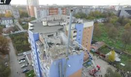 #شاهد لحظة حدوث انفجار إنبوب غاز في أحد المباني السكنية بمدينة ريازان الروسية ما أدى إلى انهيار جزئي في البناء ومقتل 3 أشخاص