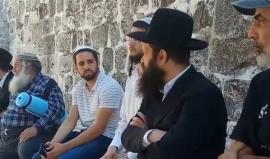 #فيديو مستوطنون يقتحمون باحات المسجد الاقصى