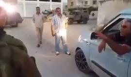 فيديو - فلسطينيون يحتجون على استمرارإغلاق طرق بلدة حوارة جنوب نابلس أمس