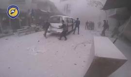 #شاهد إسعاف الجرحى بينهم أطفال جراء غارات جوية استهدفت المناطق السكنية في دوما بريف دمشق