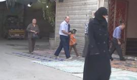 #شاهد أول أيام عيد الأضحى في مدينة عربين بالغوطة الشرقية لدمشق مع استمرار سريان اتفاق الهدنة بين المعارضة وقوات نظام الاسد .
