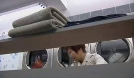 في اليابان .. روبوت لطي الملابس