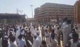 #عاجل #شاهد مظاهرات الآن نصرة للقدس أمام المسجد الكبير وسط العاصمة السودانية الخرطوم .
#القدس_عاصمة_فلسطين 
#جمعة_النفير_للقدس