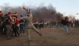 #شاهد لحظة اقتحام المتظاهرين السياج الفاصل شرق منطقة ملكة شرقي غزة أمس الجمعة