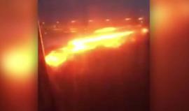 #شاهد نيران تشتعل في محرك طائرة ركاب سنغافورية