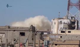 قصف من قوات النظام السوري بالبراميل المتفجرة على أحياء درعا البلد