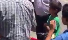 #شاهد مستوطن إسرائيلي يلاحق طفلاً فلسطينياً ويحاول سرقة دراجته الهوائية !