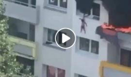 طفل يرمي شقيقه من النافذة لإنقاذه من الحريق ثم يلقي بنفسه