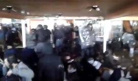 #شاهد| الاشتباكات بين جيش الاحتلال والمستوطنين تتواصل مع استمرار عمليات إخلاء بؤرة "عمونا" الاستيطانية المقامة على أراضي المواطنين في رام الله