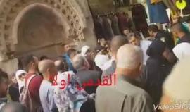 قوات الاحتلال تمنع المصلين من دخول الأقصى بعد تصدي المصلين لاقتحام المستوطنين