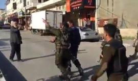 #شاهد 
أجهزة السلطة في الخليل تقمع مسيرة لحزب التحرير