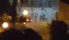 #شاهد عدد كبير من الشبان الفلسطينيين يهاجمون رتلا من الجيبات العسكرية لجيش الاحتلال، خلال اقتحامها مدينة #نابلس، الليلة الماضية.