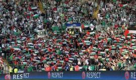 #شاهد جماهير سيلتك الاسكتلندني يستقبلون فريق كرة القدم "الإسرائيلي" بالأعلام الفلسطينية ضمن بطولة دوري أبطال أوروبا أمس