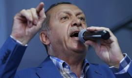 #شاهد| جانب من كلمة الرئيس التركي #أردوغان قبل قليل 
أهم ما جاء فيها: 

-  أدعو الولايات المتحدة إلى تسليم فتح الله غولن لأنه متورط في محاولة الانقلاب
-  أشكر مؤسسة القضاء وقوات الأمن الذين شاركوا في إحباط محاولة الانقلاب
- مدبرو الانقلاب لا يمثلون الجيش 