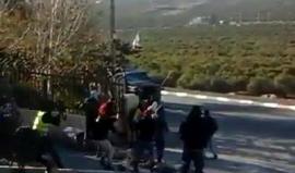 #شاهد| الشبان يلقون زجاجات حارقة خلال المواجهات مع قوات الاحتلال المستمرة في بلدة تقوع شرق بيت لحم.