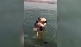 كاد أن يموت في بحيرة متجمدة!