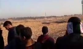 #مباشر استمرار اعتداء قوات الاحتلال على المشاركين في #جمعة_الكوشوك قرب السياج الفاصل شرق رفح جنوب قطاع غزة .