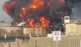 #شاهد الحريق الهائل الذي اندلع في إحدى مصافي النفط بحيفا المحتلة