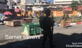 #شاهد | لحظة اعتقال قوات الاحتلال لشاب فلسطيني خلال المواجهات المندلعة في منطقة باب الزاوية بمدينة الخليل.