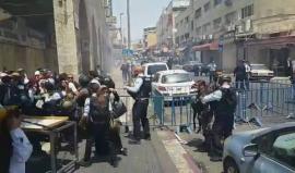 #شاهد | قوات الاحتلال تطلق قنابل الغاز لمنع المصلين من الاقتراب من المسجد الأقصى المبارك . 
#جمعة_الغضب