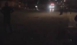 #شاهد .. المواجهات والاشتباكات بين أهالي مخيم جنين وقوات السلطة التي اقتحمت المخيم فجر اليوم وداهمت منزل أحد الشبان وأوقفت والدته وشقيقاته لترغمه على تسليم نفسه بحجة قيامة بتجريد أحد عناصر السلطة من سلاحه والفرار به قرب مستشفى الشهيد خليل سليمان .