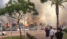 حريق كبير في مستوطنة صهيونية ...

#فيديو للنيران المشتعلة قرب كلية "سابير" في مستوطنة سديروت قرب حدود قطاع غزة بفعل طائة ورقية حارقة