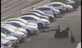 بالفيديو: الاحتلال يغلق موقف سيارات حيفا للاشتباه بسيارة مفخخة