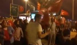 #بث_مباشر: الأتراك يواصلون الاحتفالات في #اسطنبول