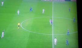 بوسكيتس يراوغ إيسكو بطريقة رائعة في الكلاسيكو