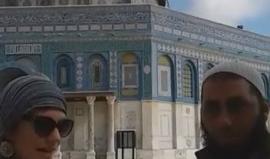 "موبي" من كاليفورنيا تعلن إسلامها بالمسجد الأقصى المبارك