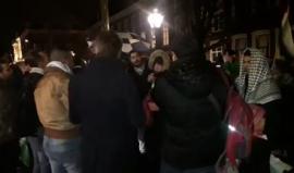 #مباشر مظاهرة من امام السفارة الامريكية في مدينة لاهاي الهولندية نصرة للقدس ورفضا لإعلانها من قبل ترامب عاصمة لـ"إسرائيل" .
#القدس_عاصمة_فلسطين