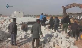 مشاهد أولية لاستهداف الطيران الحربي منازل المدنيين في محيط بلدة تلمنس بريف ادلب