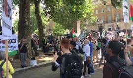 بداية الاعتصام الان امام مقر الحكومة البريطانية والذي ينظمه عدد من المجموعات التضامنية البريطانية احتجاجا على زيارة مجرم الحرب رئيس الوزراء الاسرائيلي "نتنياهو"