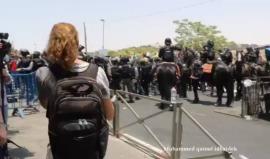 #شاهد | لحظة امطار جنود الاحتلال بالحجارة والزجاجات في حي وادي الجوز بالقدس المحتلة. 
تصوير:محمد قاروط ادكيدك
#جمعة_الأقصى