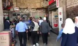 #شاهد : توافد المصلين للمسجد الأقصى لأداء صلاة الجمعة.. الصورة من أمام #باب_العامود في  #القدس المحتلة