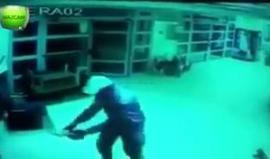 #شاهد كاميرات مراقبة ترصد لحظة إحراق مستوطن مدرسة عربية في بلدة طوبا بالداخل المحتل