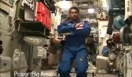 #شاهد رائد الفضاء الماليزي "مظفر شكور" هو أول مسلم يصوم #رمضان في الفضاء

فيديو متداول على مواقع التواصل الإجتماعي