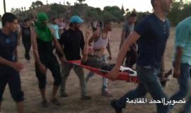 #فيديو إصابة أحد الشبان برصاص قناصة الإحتلال خلال المواجهات شرق المحافظة الوسطى .