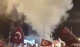 #شاهد
تواصل المظاهرات في أنحاء تركيا تلبية لدعوة أردوغان واحتفالا بفشل الانقلاب