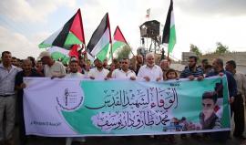 شاهد: مسيرة حاشدة من مدخل مخيم العودة شرق غزة باتجاه شارع جكر على الحدود الشرقية في #جمعة_شهيد_كوبر