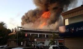 #شاهد| اندلاع حريق ضخم في مركزي تسوق بمدينة جدة السعودية